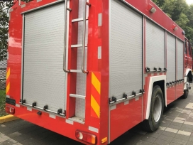 汽車卷簾門